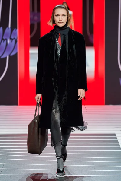 Look 19